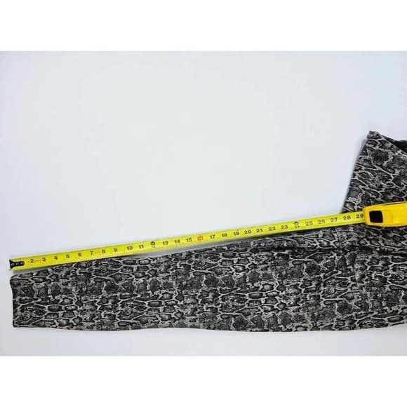 Spanx Size Medium Women's Pull Up Animal Snake Print Stretch Jegging Pants - Picture 7 of 14